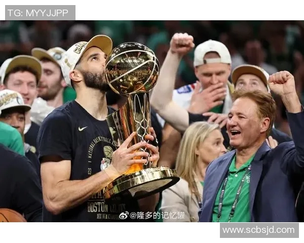 塔图姆再度斩获月度最佳球员表现稳定实至名归赢得球迷一致认可