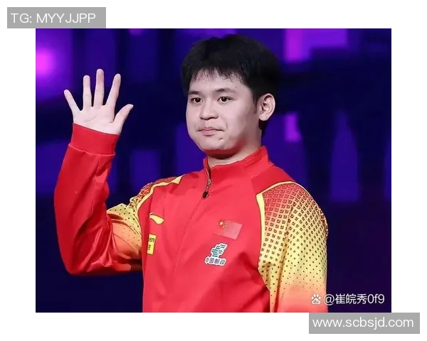 镜头捕捉：VAR赛场小动作引发热议